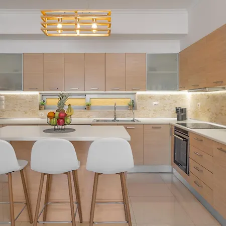 Premium Luxury Living Apartment *